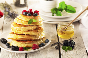 pancakes with berries