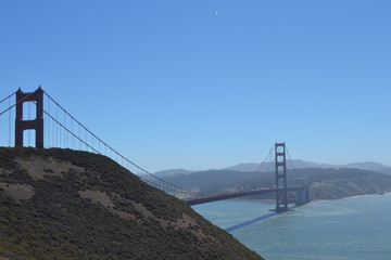 Fototapeta premium san francisco, usa, sea, blue sky, california, golden gate bridge, road way