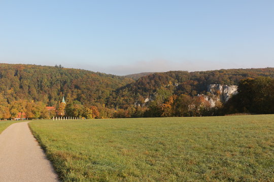 Blick vom Frauenberg auf Kloster Weltenburg und die Weltenburger Enge