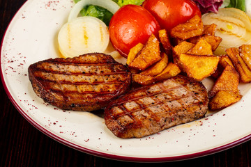 Grilled pork with vegetables