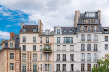 Fototapeta na wymiar Paris, ile de la Cite and quai des Orfevres, beautiful buildings 