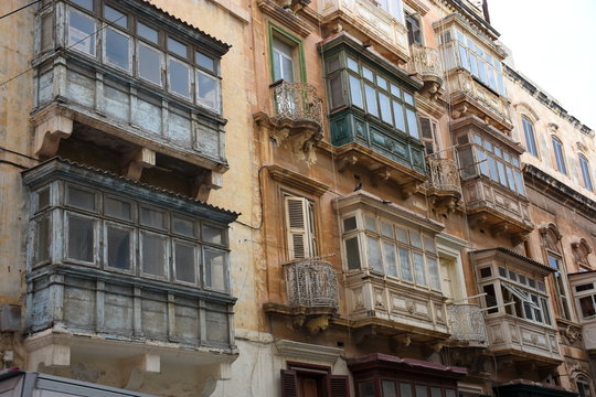 Balcons typiques &agrave; La valette (Malte)