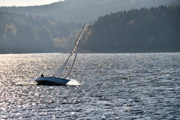 Yacht in voller Fahrt