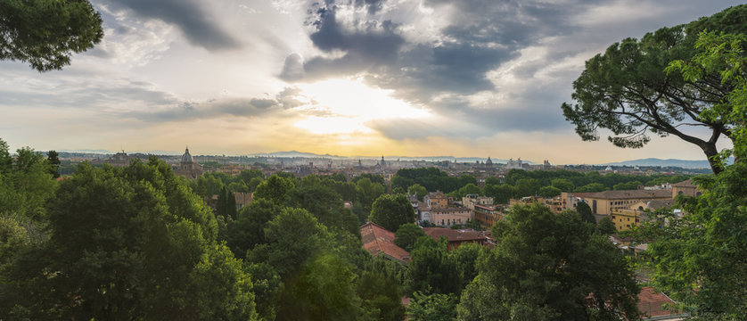 Panorama Blick &uuml;ber Rom vom Gianicolo am Morgen