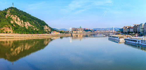 Fototapeta na wymiar Danube river in the Budapest city, Hungary