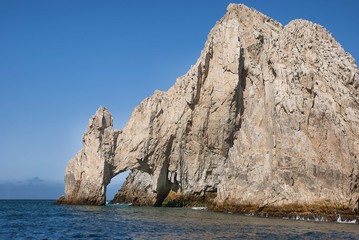 Fototapeta na wymiar The Arch of Cabo San Lucas at the tip of the Baja California peninsula in Mexico.