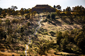 Obraz premium montaña con piramide