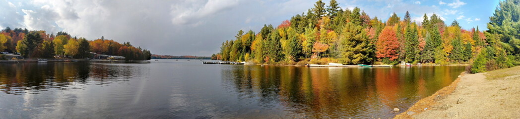Fototapeta na wymiar Panoramic of Fall colors