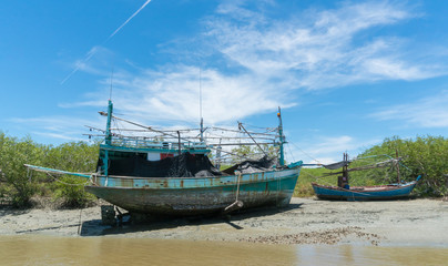 Obraz premium Old Fishing Boat on Khao Dang Canal at Prachuap Khiri Khan Thailand