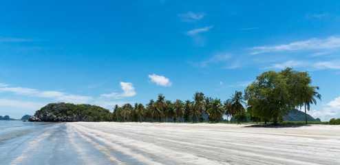 Obraz premium Mountain and Coconut Tree Sam Phraya Beach Prachuap Khiri Khan Thailand