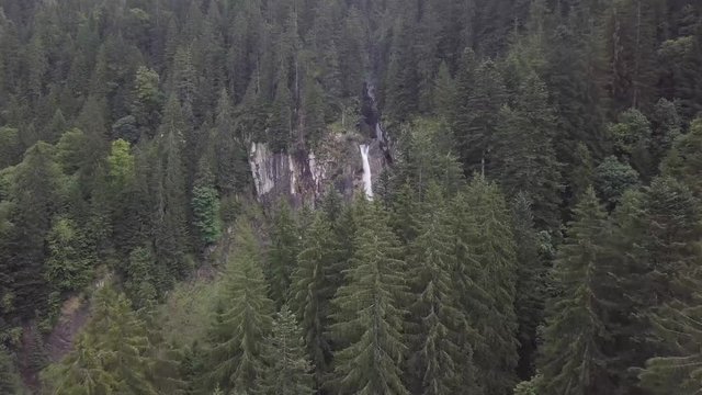 Flight towards the Pochtenfall. A treasure in the Bernese Oberland.