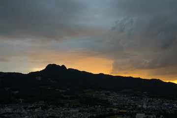 朝焼け　五剣山と周辺の町並み　屋島からの眺め(香川県高松市)
