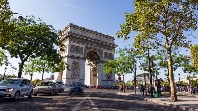 Timelapse of the Arch of Triumph in Paris with tourists on a sunny afternoon