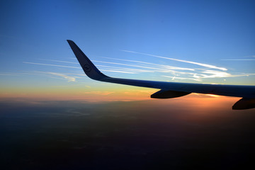 Obraz premium sunset in aeroplane