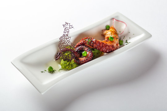 Fried octopus, on Parmentier from potatoes.