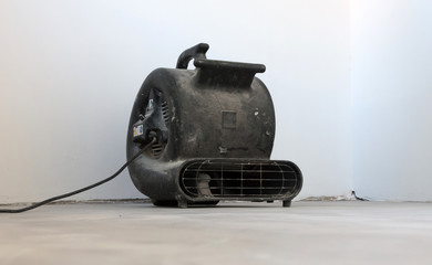 Large blower for drying a floor
