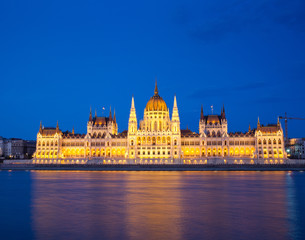 Fototapeta premium travel and european tourism concept. Budapest, Hungary. Hungarian Parliament Building over Danube River illuminated at night.