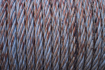 Detail eines aufgerollten Stahlseils
