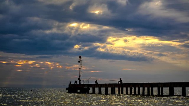 The fishermen on the Cinquale pier