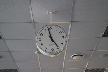 clock on station
