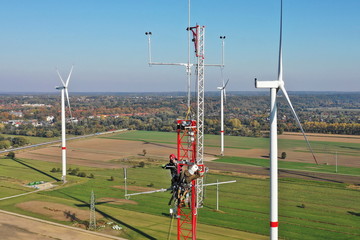 Windräder Windenergieanlagen Montage Windmessmast