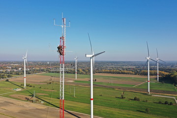 Windräder Windenergieanlagen Montage Windmessmast