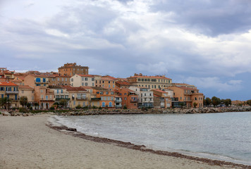 H&auml;user an der K&uuml;ste von Korsika