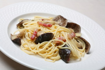 キノコのカルボナーラ