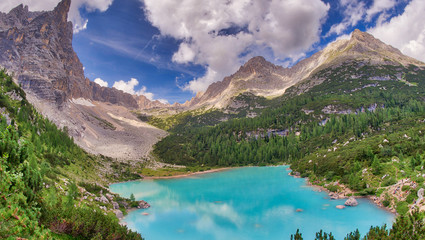 Fototapeta na wymiar Lake of Dolomites