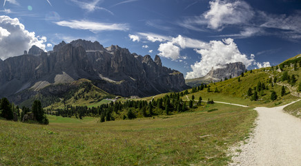 Panoramafoto am Grödner Joch in den Dolomiten, Italien