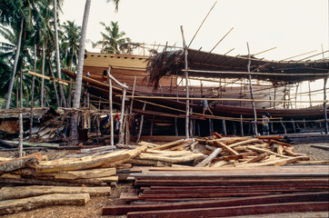 Traditioneller Bootsbau der Bugis in Sulawesi - Indonesien