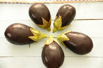 Taze organik patlıcan