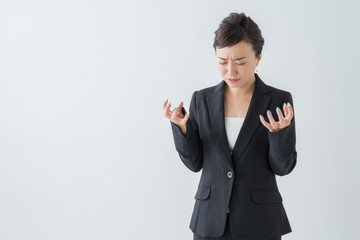 怒る女性