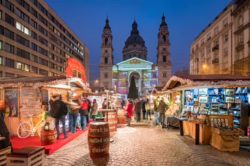 Fotobehang Kerstmarkt op het Sint-Stefanusplein in Boedapest, Hongarije © eyetronic
