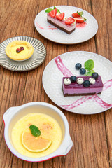 Berry cake with pudding