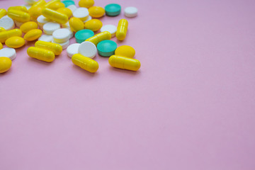 Obraz na płótnie Canvas closed up colorful antibiotic capsules pills tablets isolated on pink background, copy space