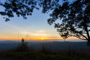 Obraz premium colorful dramatic sky with cloud at sunset.