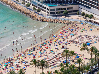 Fototapeta premium Beautiful beach and sunbathers and the mediterranean sea in Alicante. Spain.