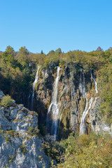 Wasserfälle an der Felswand