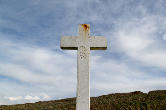 The cross near loe bar in cornwall england uk near the coast 