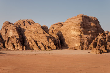 Fototapeta na wymiar Paysage du Désert en Jordanie Voyage sable et montagne 