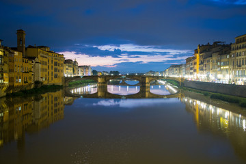Fototapeta na wymiar View from ponte vecchio in Florence