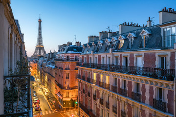 Widok Wieża Eiffla w Paryżu, Francja - obrazy, fototapety, plakaty