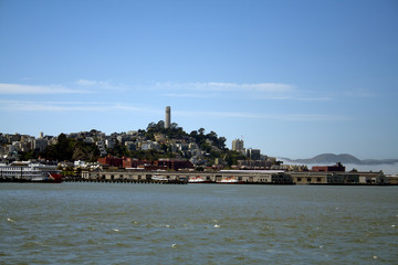Naklejka premium San Francisco skyline on a beautiful sunny day
