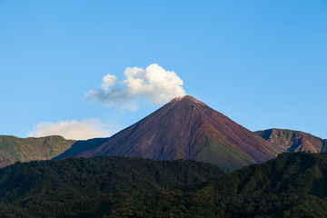Fototapeta premium Volcan El Reventador