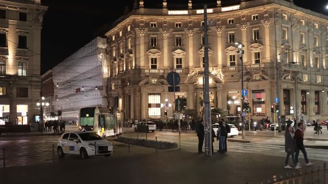 MILANO DI NOTTE IN PIAZZA CORDUSIO A MILANO IN ITALIA, MILAN BY NIGHT IN CORDUSIO SQUARE IN ITALY