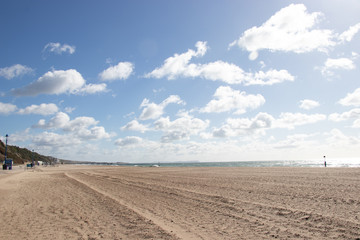 Fototapeta na wymiar long beach - Bournemouth