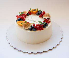 Biscuit cake with berries and figs