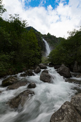 Fototapeta na wymiar Wasserfall Partschins