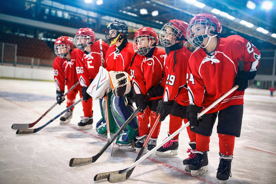 young hockey team - children play hockey.
